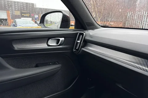 DL25RXT Volvo Xc40 2.0 B4P Plus Dark 5dr Auto Thumbnail #33
