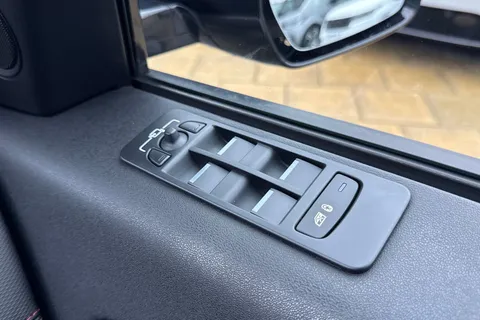 DS72XGE Land Rover Discovery Sport 1.5 P300e Urban Edition 5dr Thumbnail #27