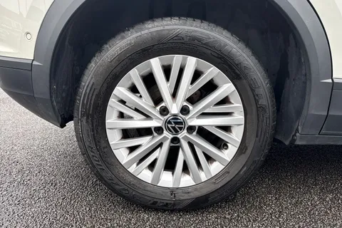 YH72VFC Volkswagen T-Roc 1.5 TSI Life Euro 6 (s/s) 5dr Thumbnail #7