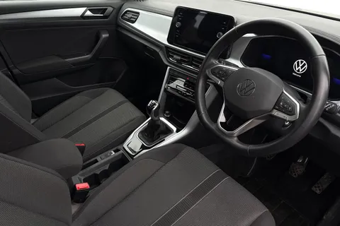 YH72VFC Volkswagen T-Roc 1.5 TSI Life Euro 6 (s/s) 5dr Thumbnail #8