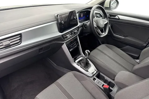 YH72VFC Volkswagen T-Roc 1.5 TSI Life Euro 6 (s/s) 5dr Thumbnail #9