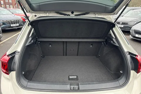 YH72VFC Volkswagen T-Roc 1.5 TSI Life Euro 6 (s/s) 5dr Thumbnail #10