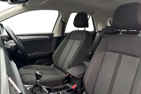 YH72VFC Volkswagen T-Roc 1.5 TSI Life Euro 6 (s/s) 5dr Thumbnail #11