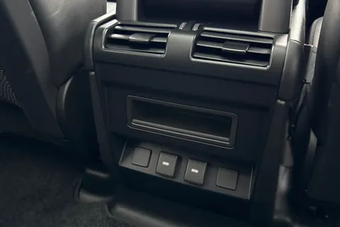 MW73XLH Land Rover Defender 110 3.0 D250 X-Dynamic HSE 5dr Thumbnail #20