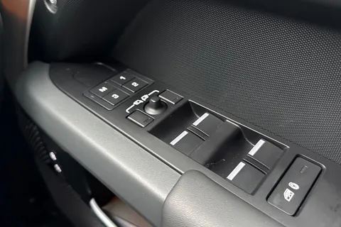 MW73XLH Land Rover Defender 110 3.0 D250 X-Dynamic HSE 5dr Thumbnail #27