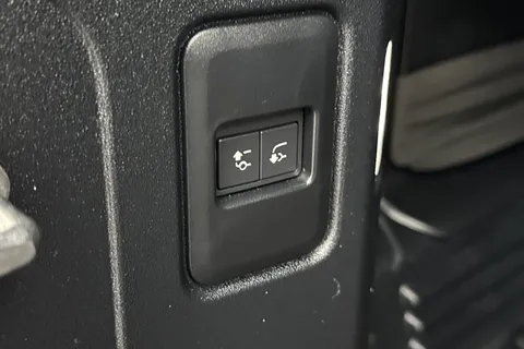 MW73XLH Land Rover Defender 110 3.0 D250 X-Dynamic HSE 5dr Thumbnail #29