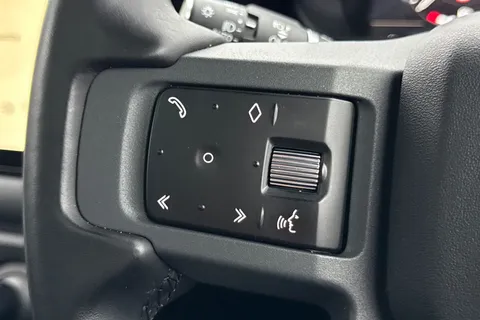 MW73XLH Land Rover Defender 110 3.0 D250 X-Dynamic HSE 5dr Thumbnail #35