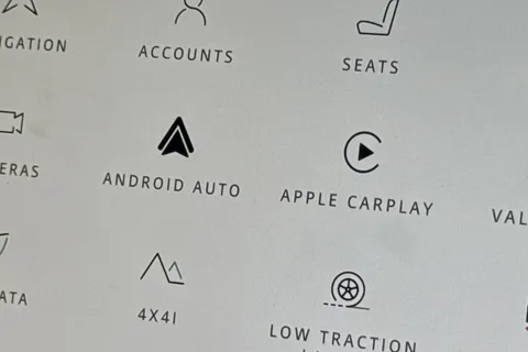 MW73XLH Land Rover Defender 110 3.0 D250 X-Dynamic HSE 5dr Thumbnail #37