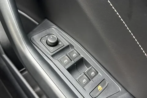  Volkswagen T-Roc 1.5 TSI Style Design DSG Euro 6 (s/s) 5dr Thumbnail #20