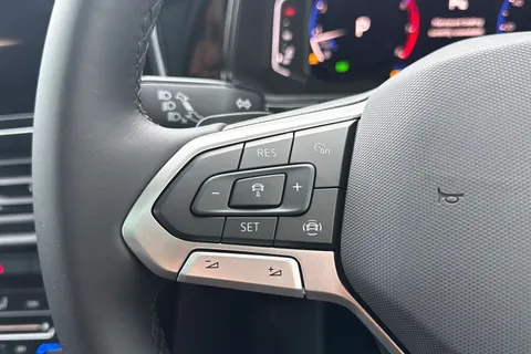  Volkswagen T-Roc 1.5 TSI Style Design DSG Euro 6 (s/s) 5dr Thumbnail #31