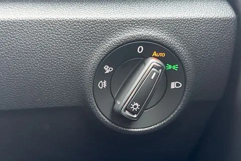  Volkswagen T-Roc 1.5 TSI Style Design DSG Euro 6 (s/s) 5dr Thumbnail #33