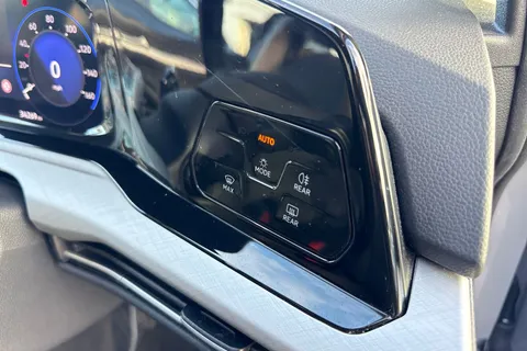 T222HUW Volkswagen Golf 1.5 TSI 150 Life 5dr ⭐17' Ventura alloy wheel⭐ Thumbnail #36