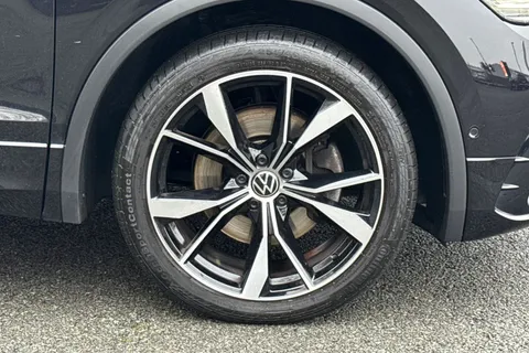NL72WKF Volkswagen Tiguan 2.0 TSI R-Line DSG 4Motion Euro 6 (s/s) 5dr Thumbnail #10