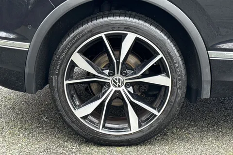 NL72WKF Volkswagen Tiguan 2.0 TSI R-Line DSG 4Motion Euro 6 (s/s) 5dr Thumbnail #11