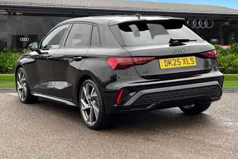 DK25XLS Audi A3 Black Edition 35 TFSI 150 PS S tronic Thumbnail #3