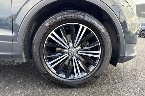 10 of 67 for Volkswagen Tiguan 2.0 TDI BlueMotion Tech SE Navigation Euro 6 (s/s) 5dr