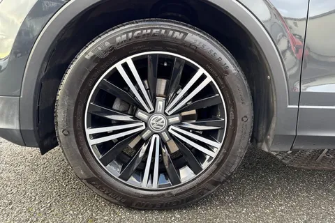 12 of 67 for Volkswagen Tiguan 2.0 TDI BlueMotion Tech SE Navigation Euro 6 (s/s) 5dr