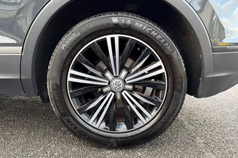 13 of 67 for Volkswagen Tiguan 2.0 TDI BlueMotion Tech SE Navigation Euro 6 (s/s) 5dr