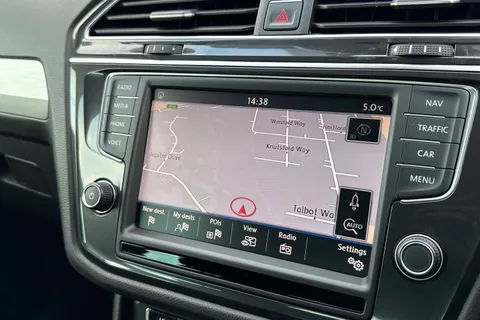 17 of 67 for Volkswagen Tiguan 2.0 TDI BlueMotion Tech SE Navigation Euro 6 (s/s) 5dr