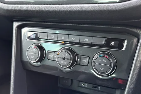 22 of 67 for Volkswagen Tiguan 2.0 TDI BlueMotion Tech SE Navigation Euro 6 (s/s) 5dr