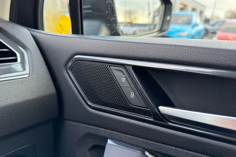 42 of 67 for Volkswagen Tiguan 2.0 TDI BlueMotion Tech SE Navigation Euro 6 (s/s) 5dr