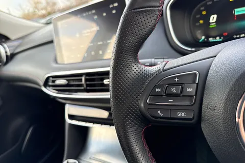 40 of 67 for MG Mg Hs 1.5 T-GDI 16.6kWh SE Auto Euro 6 (s/s) 5dr