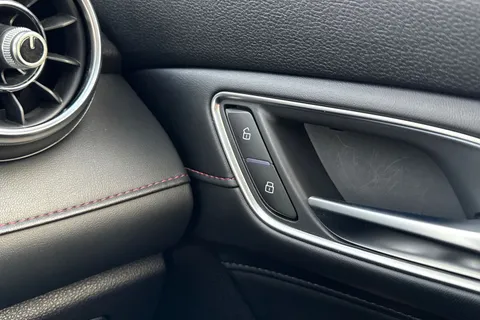 43 of 67 for MG Mg Hs 1.5 T-GDI 16.6kWh SE Auto Euro 6 (s/s) 5dr