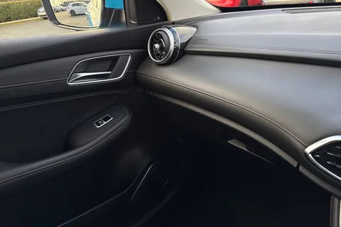 59 of 67 for MG Mg Hs 1.5 T-GDI 16.6kWh SE Auto Euro 6 (s/s) 5dr