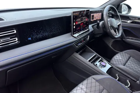 MK24NHF Volkswagen Tiguan 1.5 eTSI 150 R-Line 5dr DSG **UNDER 40K LIST PRICE** Thumbnail #8