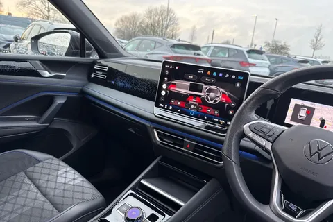 MK24NHF Volkswagen Tiguan 1.5 eTSI 150 R-Line 5dr DSG **UNDER 40K LIST PRICE** Thumbnail #14