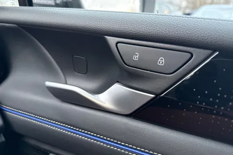 MK24NHF Volkswagen Tiguan 1.5 eTSI 150 R-Line 5dr DSG **UNDER 40K LIST PRICE** Thumbnail #17