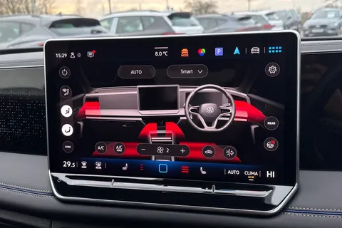 MK24NHF Volkswagen Tiguan 1.5 eTSI 150 R-Line 5dr DSG **UNDER 40K LIST PRICE** Thumbnail #18