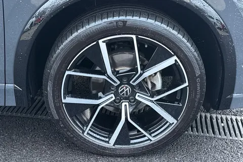 MK24NHF Volkswagen Tiguan 1.5 eTSI 150 R-Line 5dr DSG **UNDER 40K LIST PRICE** Thumbnail #23