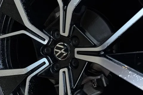 MK24NHF Volkswagen Tiguan 1.5 eTSI 150 R-Line 5dr DSG **UNDER 40K LIST PRICE** Thumbnail #25