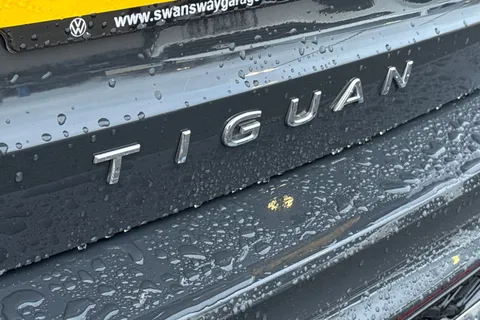 MK24NHF Volkswagen Tiguan 1.5 eTSI 150 R-Line 5dr DSG **UNDER 40K LIST PRICE** Thumbnail #30