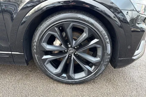 10 of 58 for Audi Q8 Black Edition 55 TFSI quattro 340 PS tiptronic