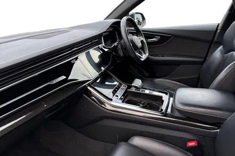 15 of 58 for Audi Q8 Black Edition 55 TFSI quattro 340 PS tiptronic