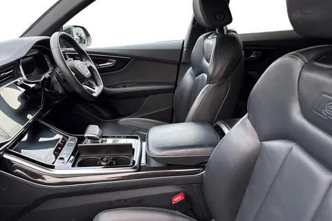 16 of 58 for Audi Q8 Black Edition 55 TFSI quattro 340 PS tiptronic