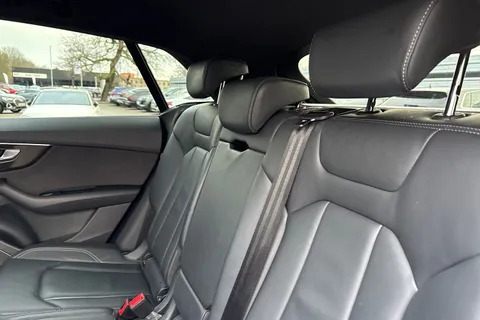 19 of 58 for Audi Q8 Black Edition 55 TFSI quattro 340 PS tiptronic