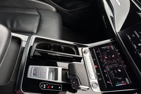 23 of 58 for Audi Q8 Black Edition 55 TFSI quattro 340 PS tiptronic