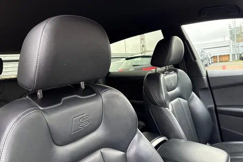 24 of 58 for Audi Q8 Black Edition 55 TFSI quattro 340 PS tiptronic