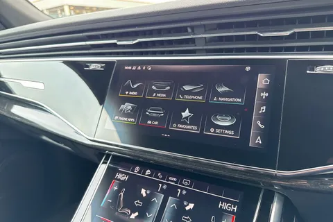 33 of 58 for Audi Q8 Black Edition 55 TFSI quattro 340 PS tiptronic