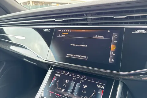 36 of 58 for Audi Q8 Black Edition 55 TFSI quattro 340 PS tiptronic