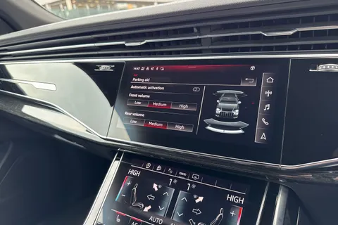 44 of 58 for Audi Q8 Black Edition 55 TFSI quattro 340 PS tiptronic