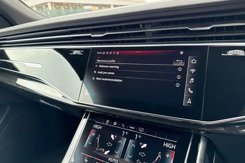 45 of 58 for Audi Q8 Black Edition 55 TFSI quattro 340 PS tiptronic