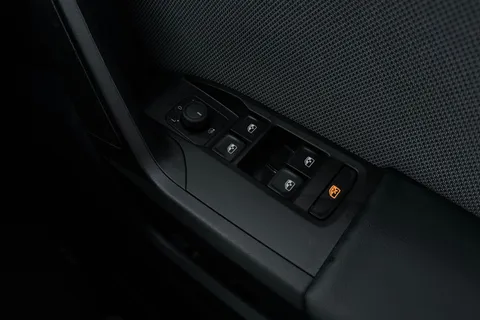 18 of 48 for SEAT Leon 1.0 TSI EVO SE Dynamic Euro 6 (s/s) 5dr