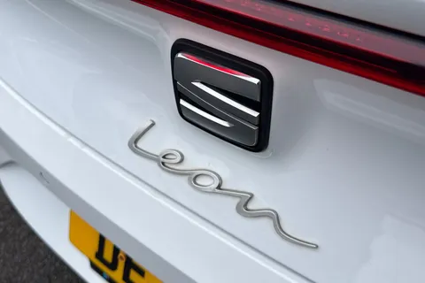 28 of 48 for SEAT Leon 1.0 TSI EVO SE Dynamic Euro 6 (s/s) 5dr