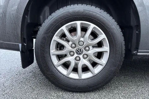 DG75BZU Volkswagen Transporter 2.0 TDI 110 Commerce Pro Van Thumbnail #12