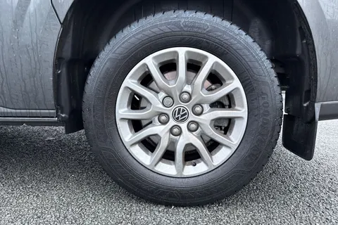 DG75BZU Volkswagen Transporter 2.0 TDI 110 Commerce Pro Van Thumbnail #13