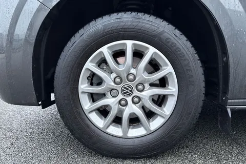 DG75BZU Volkswagen Transporter 2.0 TDI 110 Commerce Pro Van Thumbnail #14